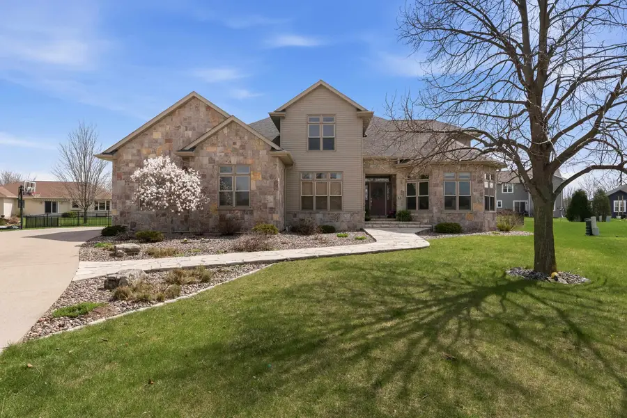 15 Park Circle, Fond Du Lac, WI 54935-8090 - #2