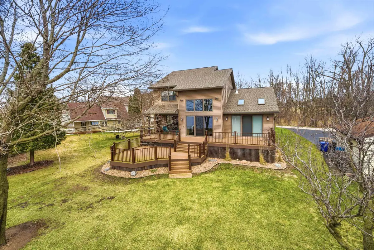 6097 E Lyngaas Road, Winneconne, WI 54986 - #1