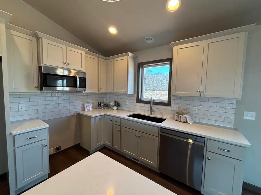 655 Reed Street, Neenah, WI 54956 - #3