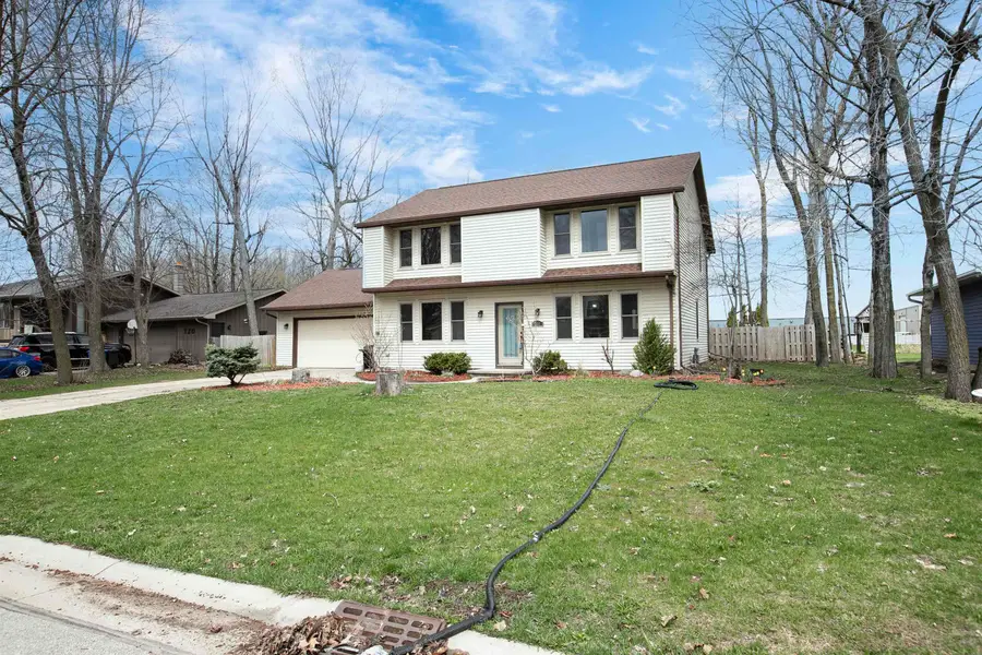 720 Indianwood Court, Neenah, WI 54956 - #3