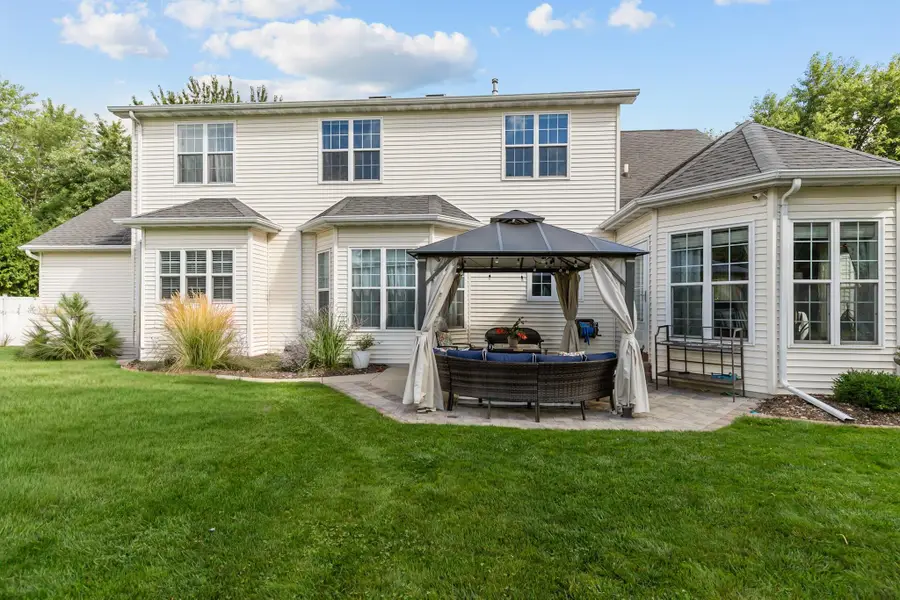 613 E Castlebury Lane, Appleton, WI 54913 - #2