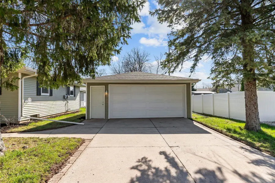 1031 W Roberts Avenue, Appleton, WI 54914-2620 - #2