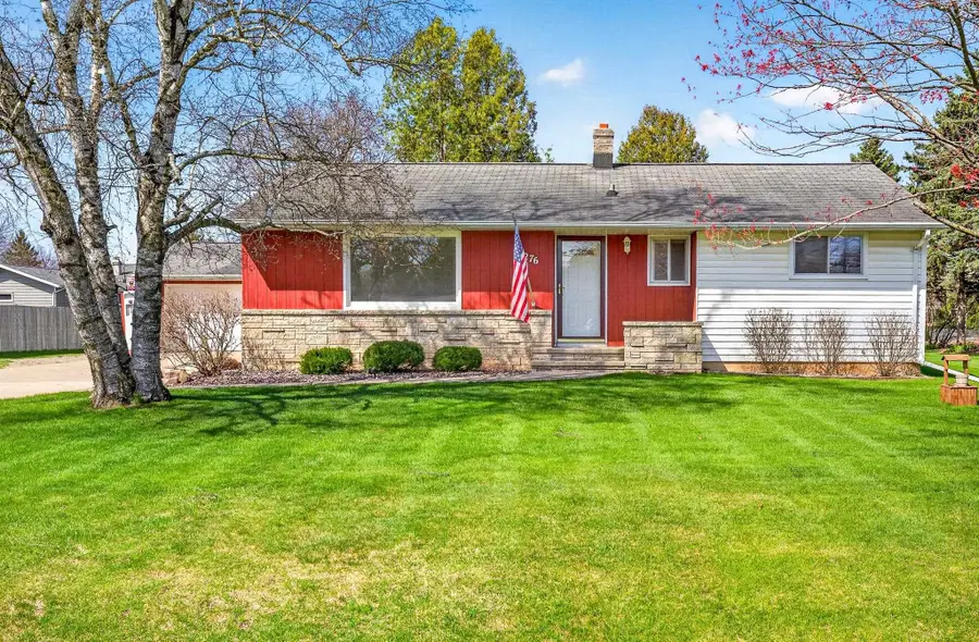 1276 Irish Road, Neenah, WI 54956 - #2