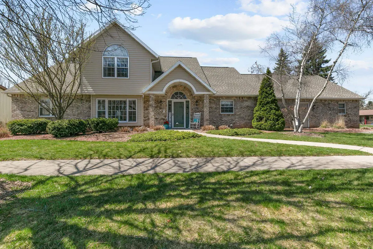 2611 N Nicholas Street, Appleton, WI 54914 - #1