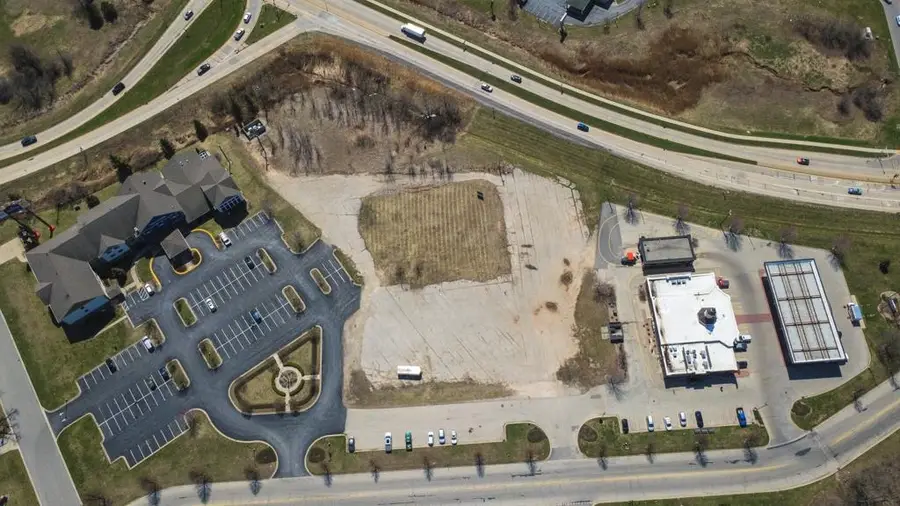 2588 Manitowoc Road, Green Bay, WI 54311 - #2