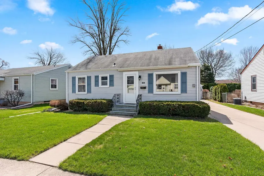 867 Marquette Street, Menasha, WI 54952 - #3