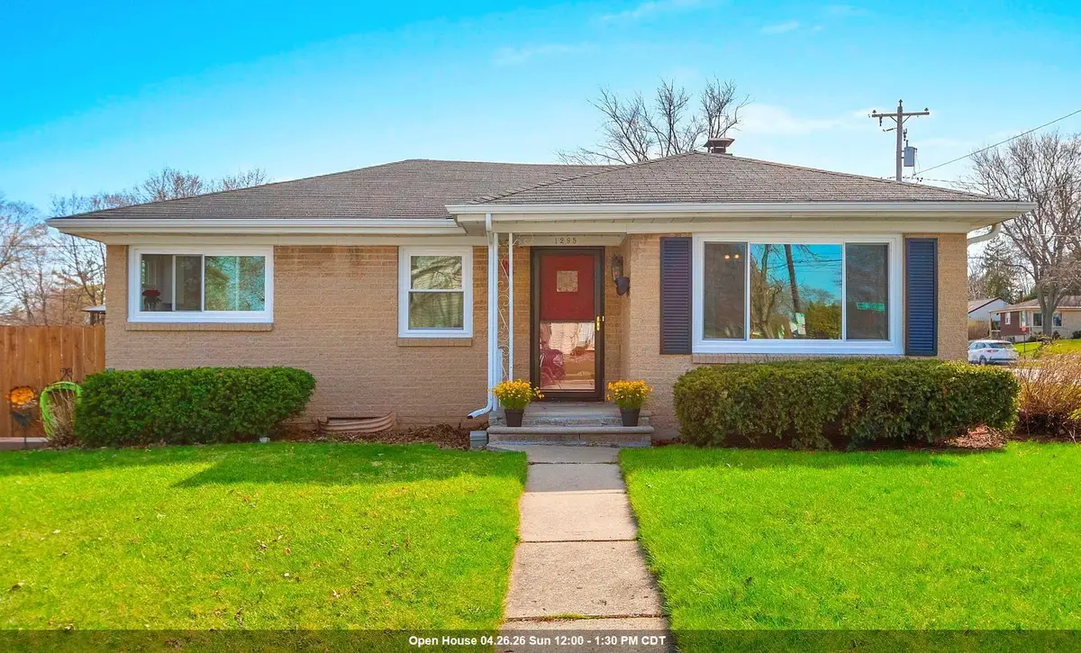 1295 Hickory Hill Drive, Green Bay, WI 54304 - #1