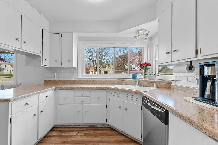 1295 Hickory Hill Drive, Green Bay, WI 54304 - #3