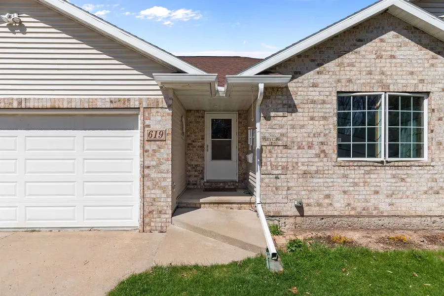 619 Knight Avenue, Neenah, WI 54956 - #3