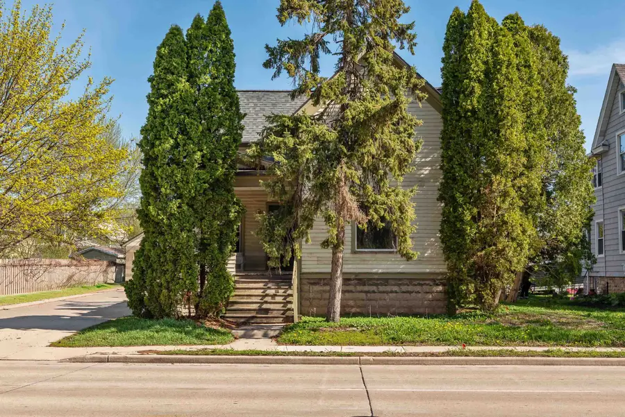 129 E Johnson Street, Fond Du Lac, WI 54935-3571 - #2