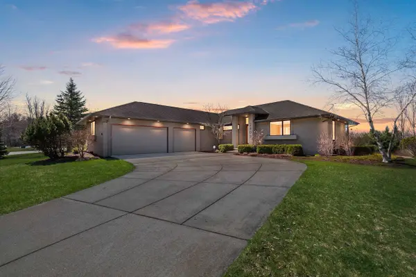 2405 Crown Pointe Boulevard, SUAMICO, WI 54173