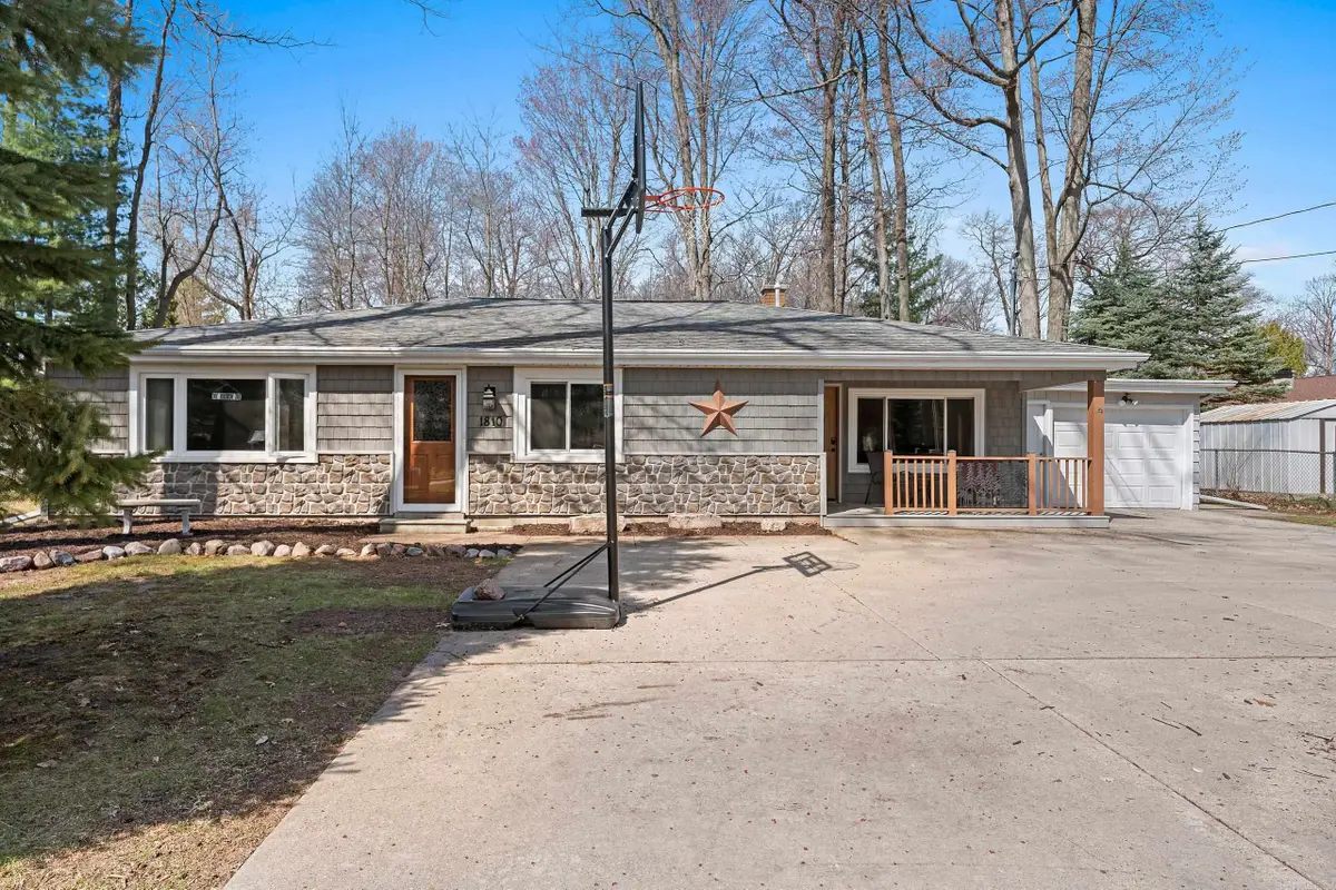 1810 Wood Lane, Green Bay, WI 54304-1739 - #1