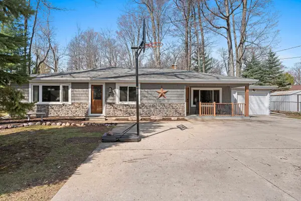 1810 Wood Lane, GREEN BAY, WI 54304-1739