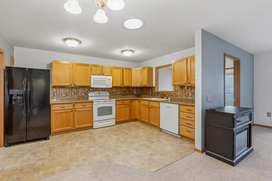 573 Kingswood Avenue, Fond Du Lac, WI 54935 - #3