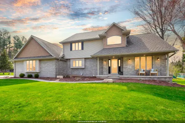 377 Riverwood Lane, GREEN BAY, WI 54313