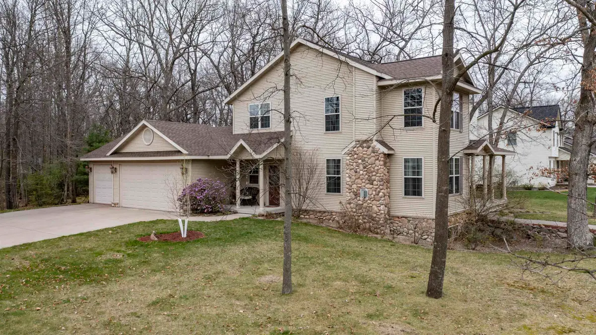 660 Sunset Drive, Waupaca, WI 54981 - #1