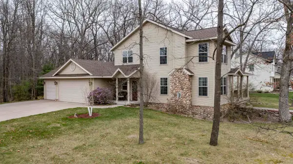 660 Sunset Drive, WAUPACA, WI 54981