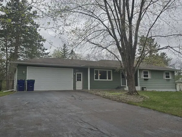 N2621 Woodland Circle, WAUPACA, WI 54981