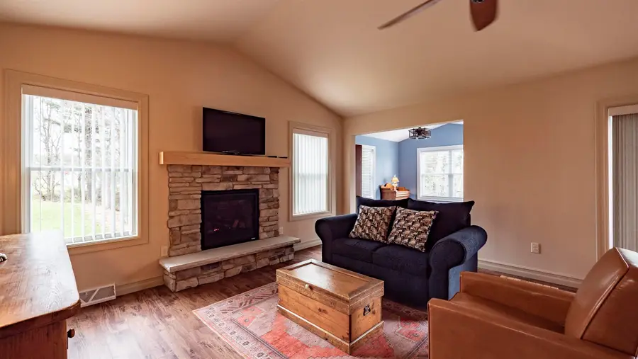 564 Hart Court, Waupaca, WI 54981 - #3