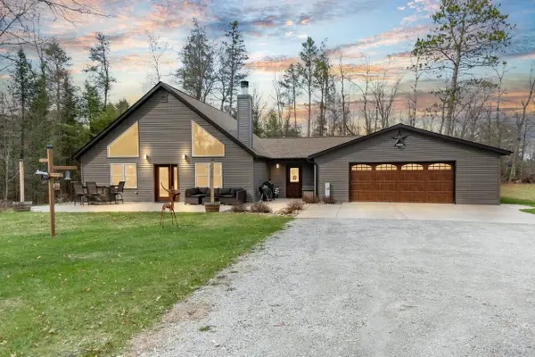 W10556 Fox Lane, CRIVITZ, WI 54114
