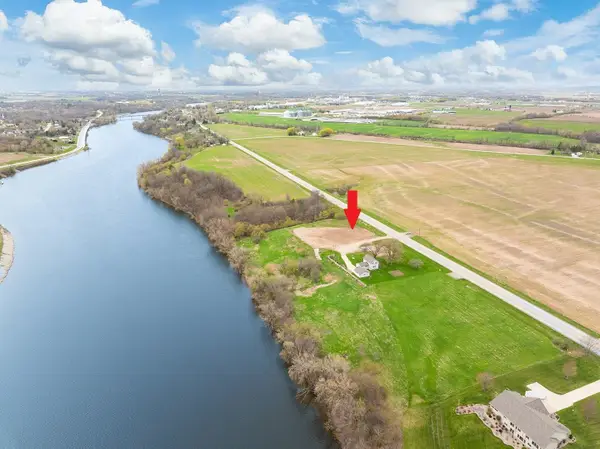 4351 Lost Dauphin Road #6, DE PERE, WI 54115