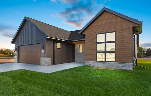 435 Riverview Ridge Place, COMBINED LOCKS, WI 54113