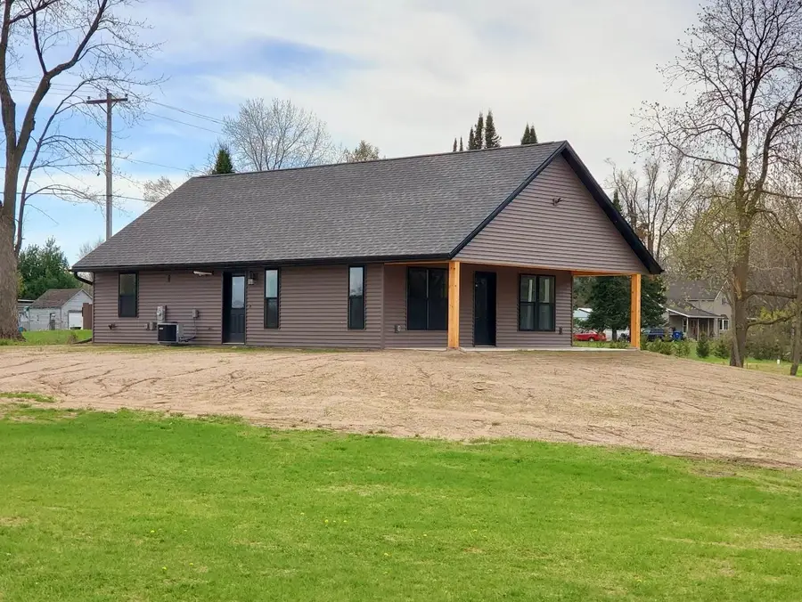 247 E Madison Street, Clintonville, WI 54929 - #3