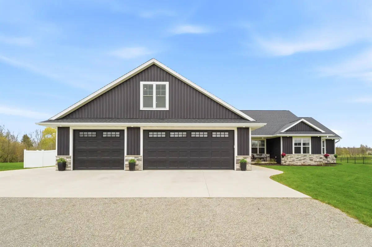 594 Prairie Gardens Lane, Pulaski, WI 54162 - #1