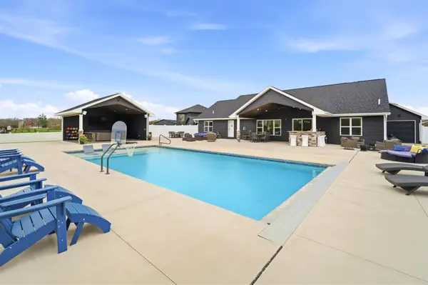 594 Prairie Gardens Lane, PULASKI, WI 54162
