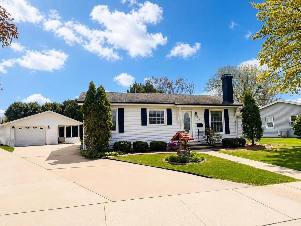 928 S Westfield Street, Oshkosh, WI 54902-6141 - #1