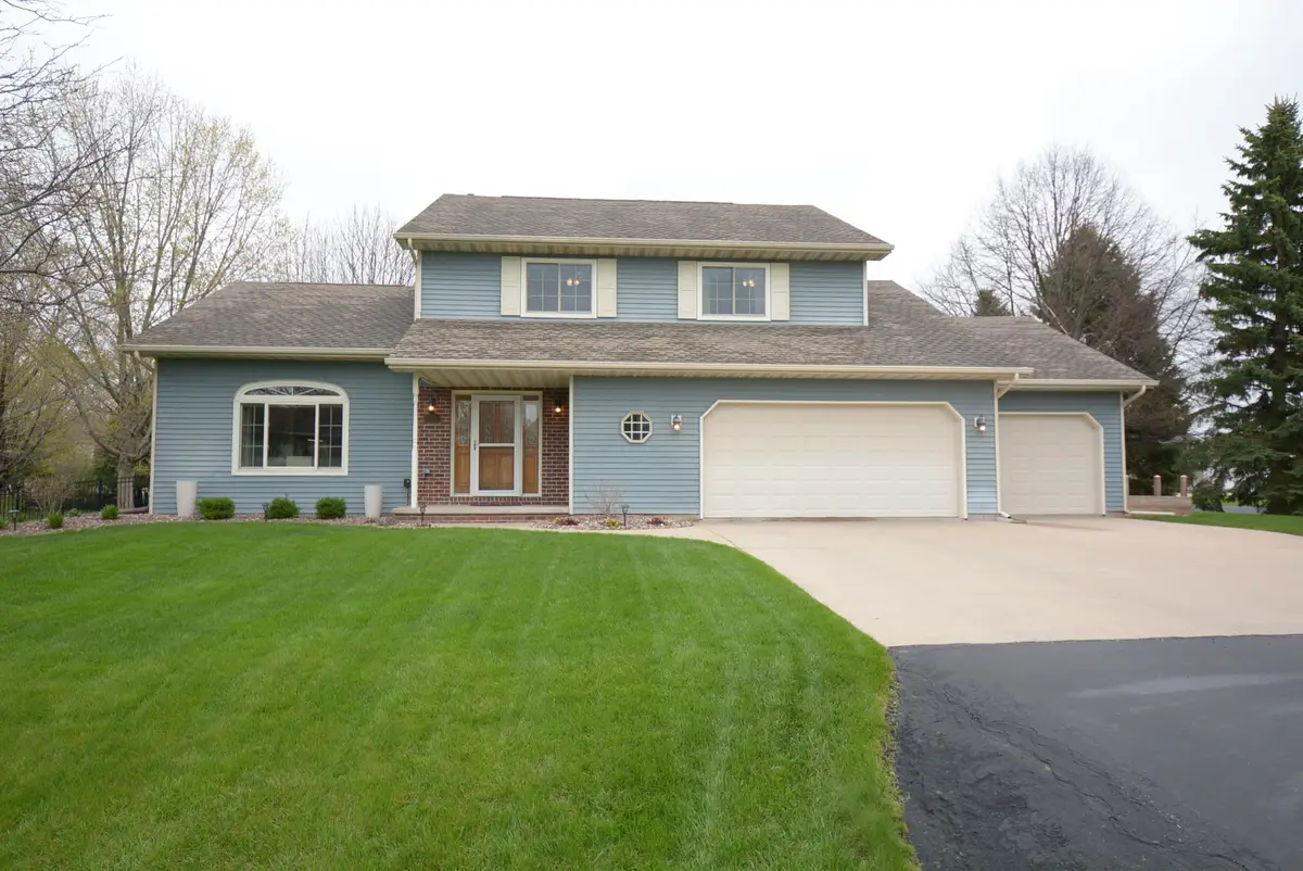 140 Overland Trail, Oshkosh, WI 54904 - #1