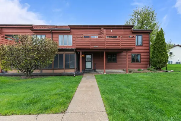 2206 Meadowbrook Court #A, OSHKOSH, WI 54904