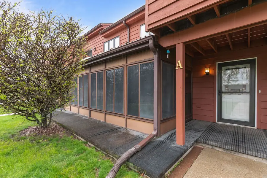 2206 Meadowbrook Court #A, Oshkosh, WI 54904 - #2