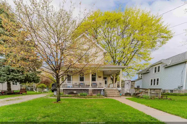 332 Rosalia Street, OSHKOSH, WI 54901