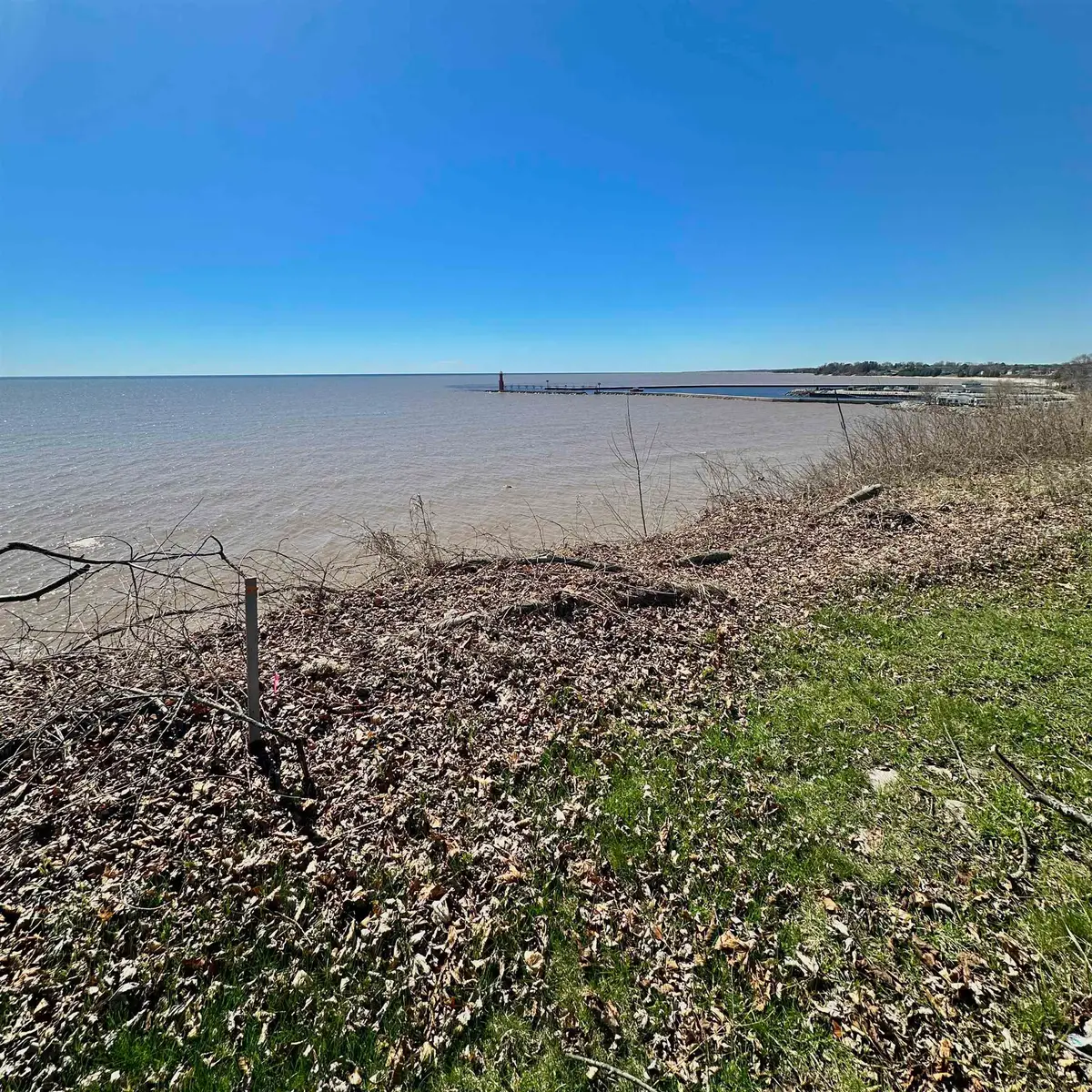 216 Lakeview Drive, Algoma, WI 54201 - #1
