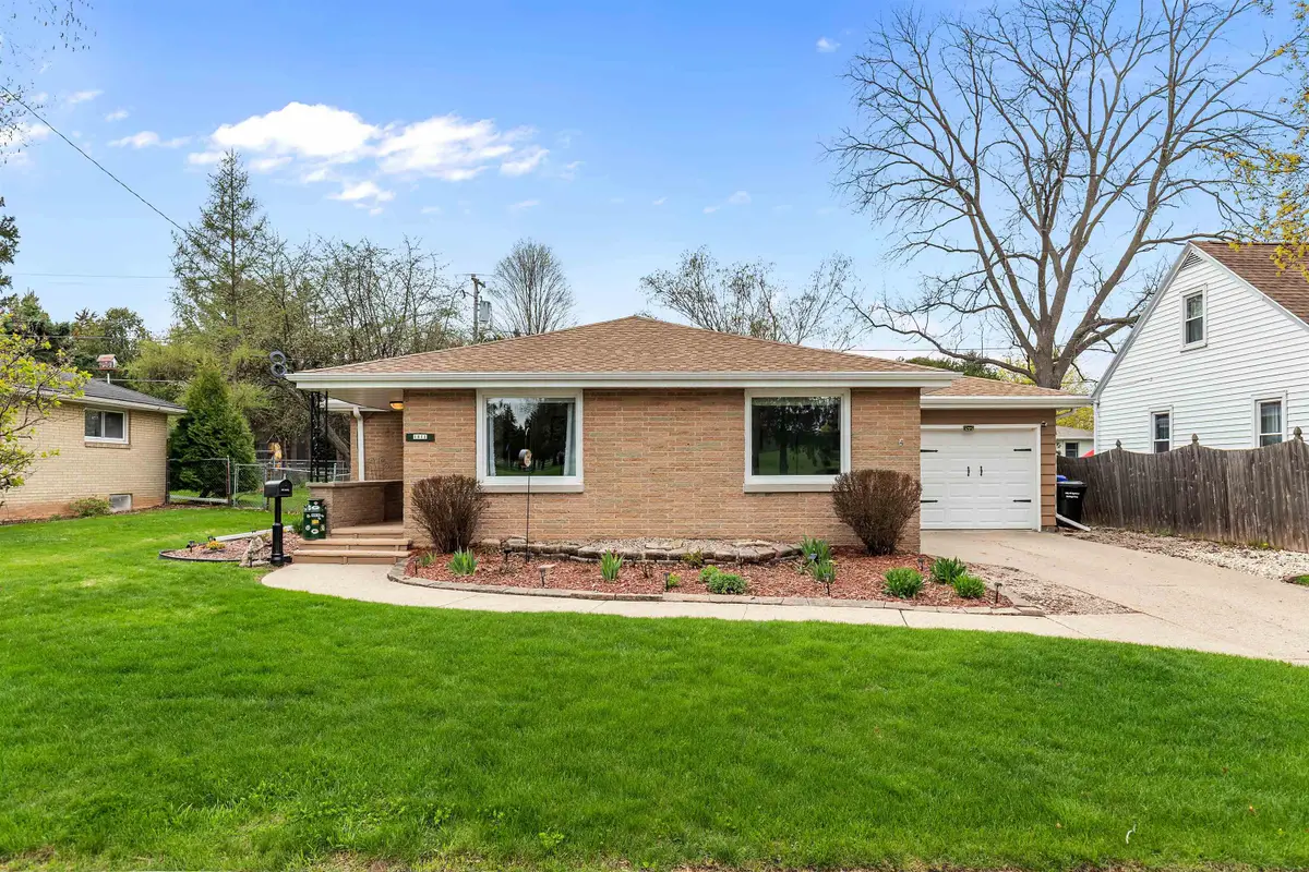 1911 S Carpenter Street, Appleton, WI 54915 - #1