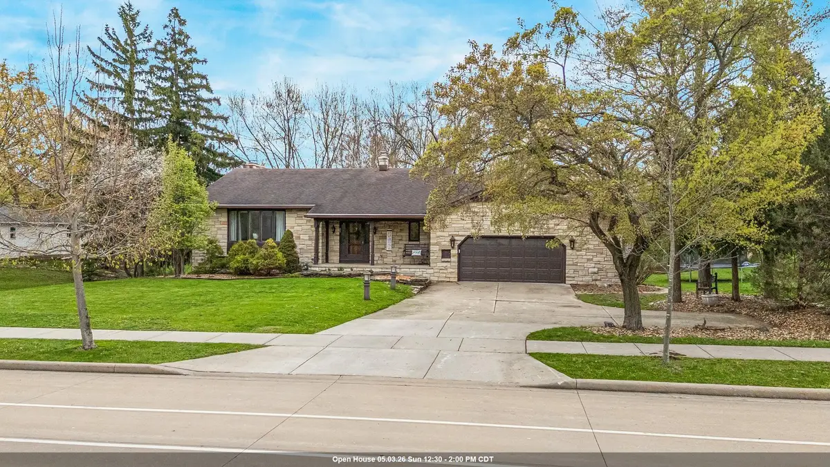 825 W Kimberly Avenue, Kimberly, WI 54136 - #1