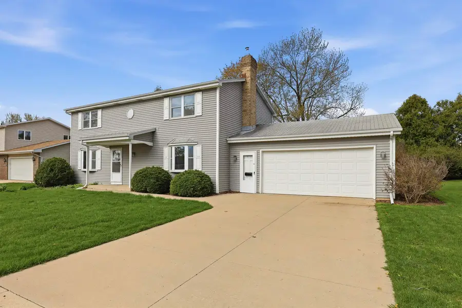 3113 N Peachtree Lane, Appleton, WI 54911 - #3