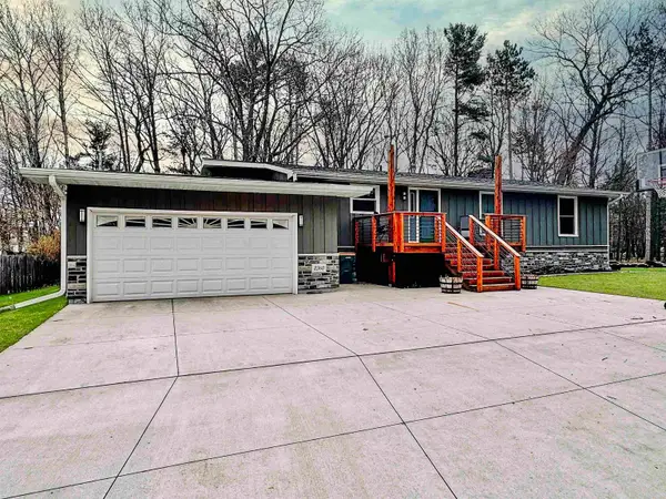 2360 Lincoln Street, MARINETTE, WI 54143