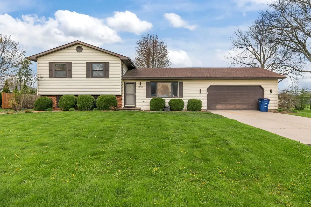 1709 Lake Breeze Road, Oshkosh, WI 54904 - #1