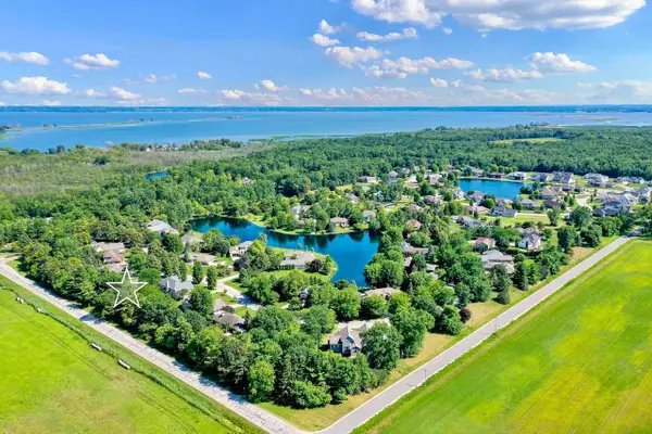 Huntington Way Street #6, SUAMICO, WI 54173