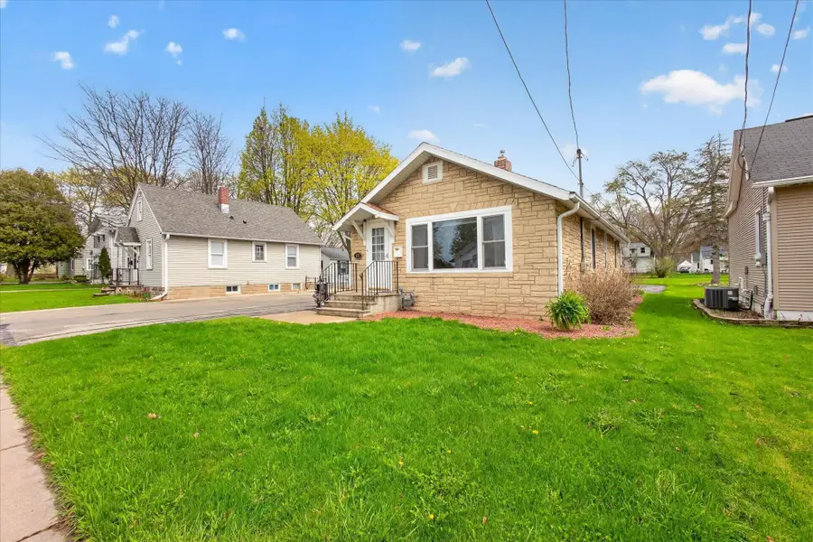 517 Abrams Street, Green Bay, WI 54302 - #2