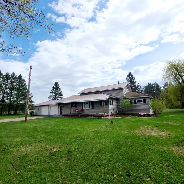 7460 Danielczak Road, ARMSTRONG CREEK, WI 54103