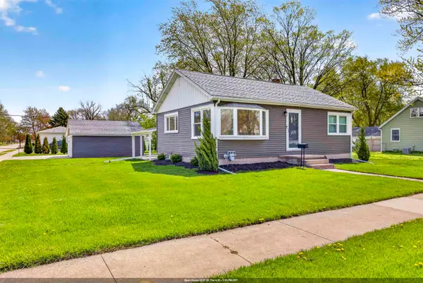 1432 Evans Street, OSHKOSH, WI 54901