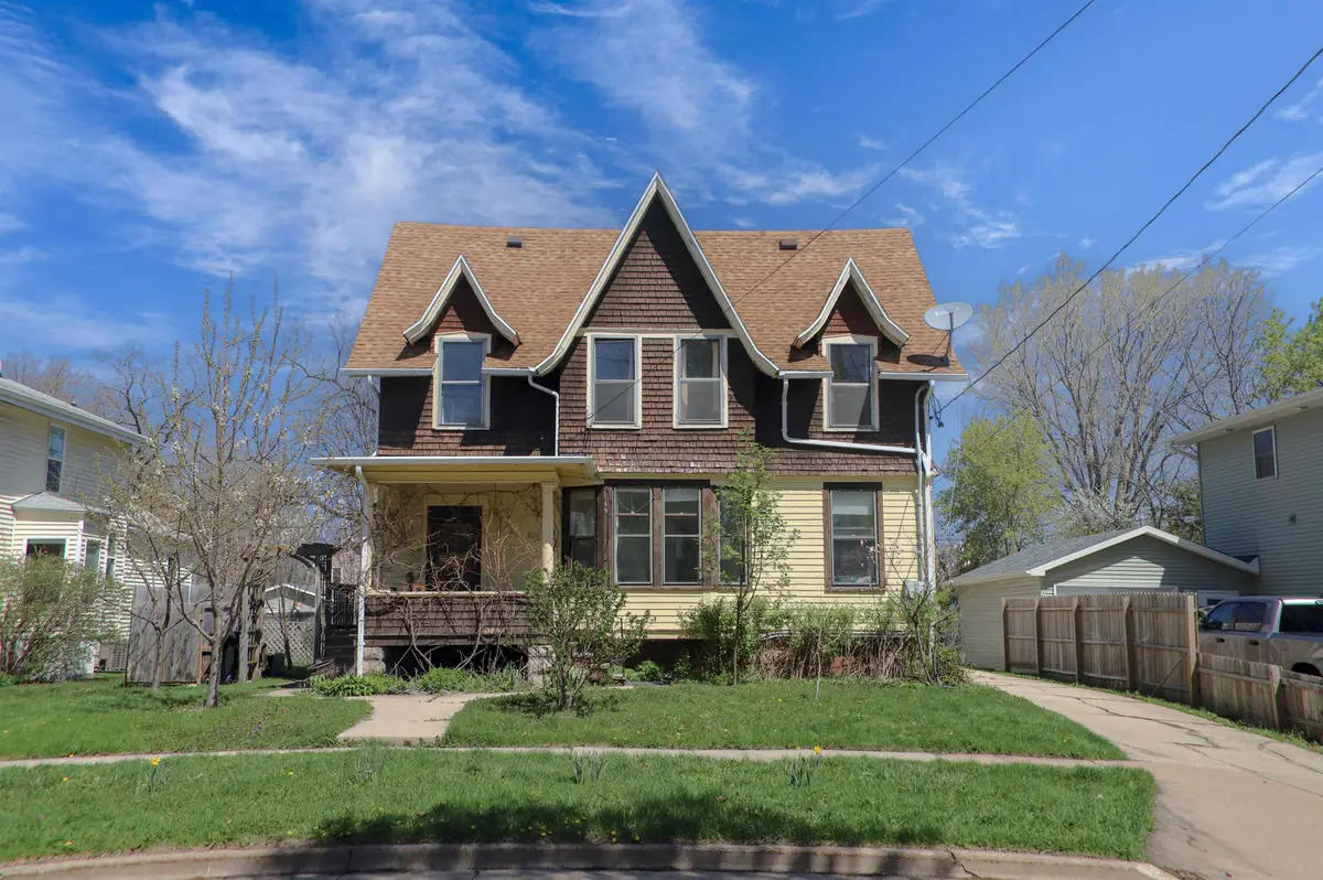 826 E Washington Street, Appleton, WI 54911 - #1