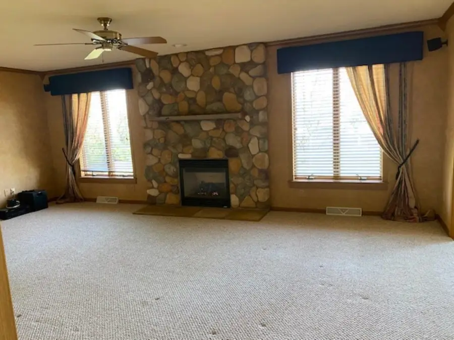 W5912 Blue Bonnet Drive, Appleton, WI 54915-5654 - #3