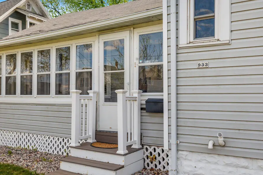 933 W Lawrence Street, Appleton, WI 54914 - #3