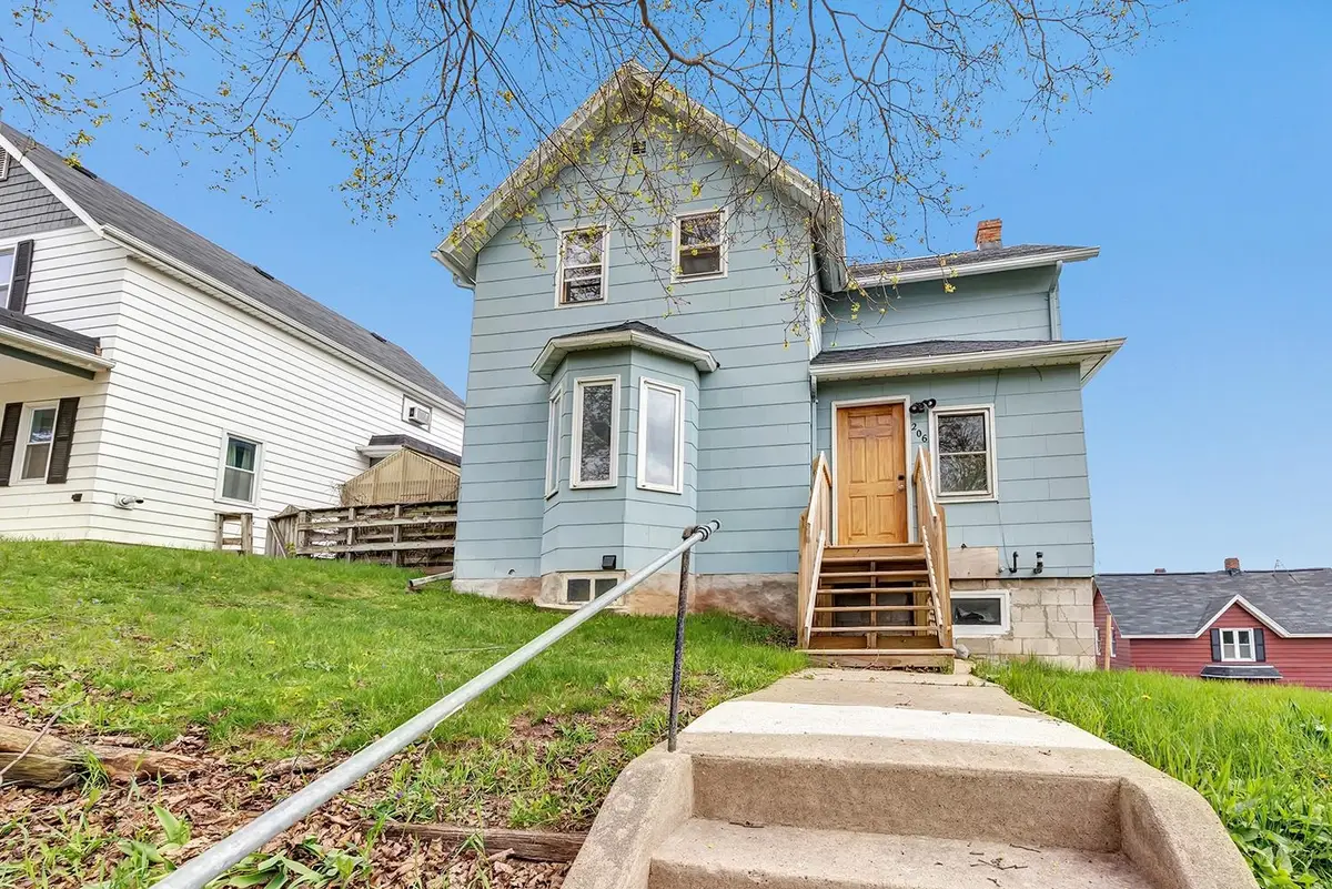 206 W 4th Street, Kaukauna, WI 54130 - #1