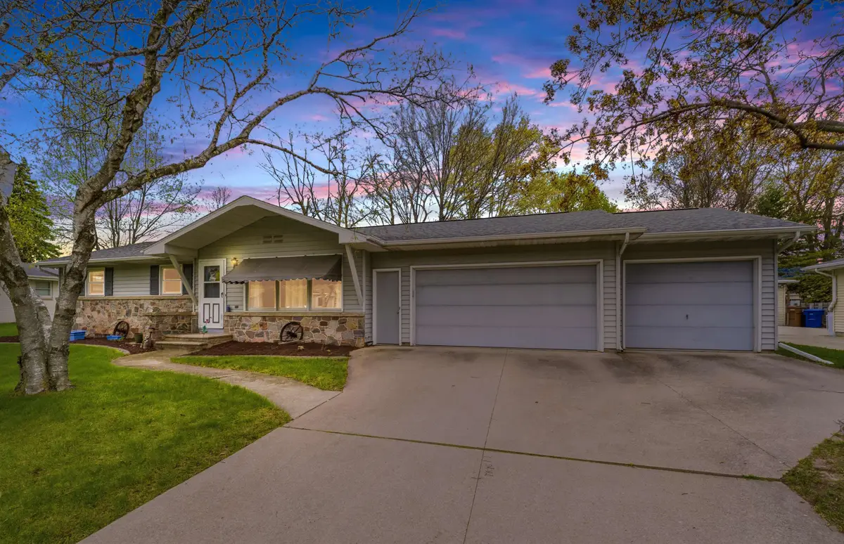 920 London Street, Menasha, WI 54952 - #1