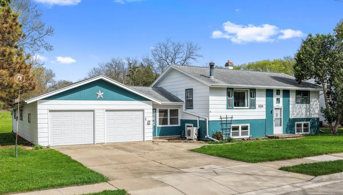 1041 S 6th Street, De Pere, WI 54115-1110 - #1